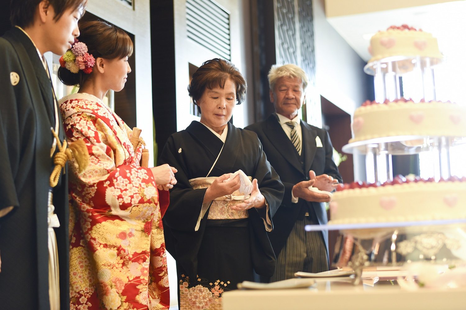 徳島市の結婚式場ブランアンジュで母から娘へケーキを