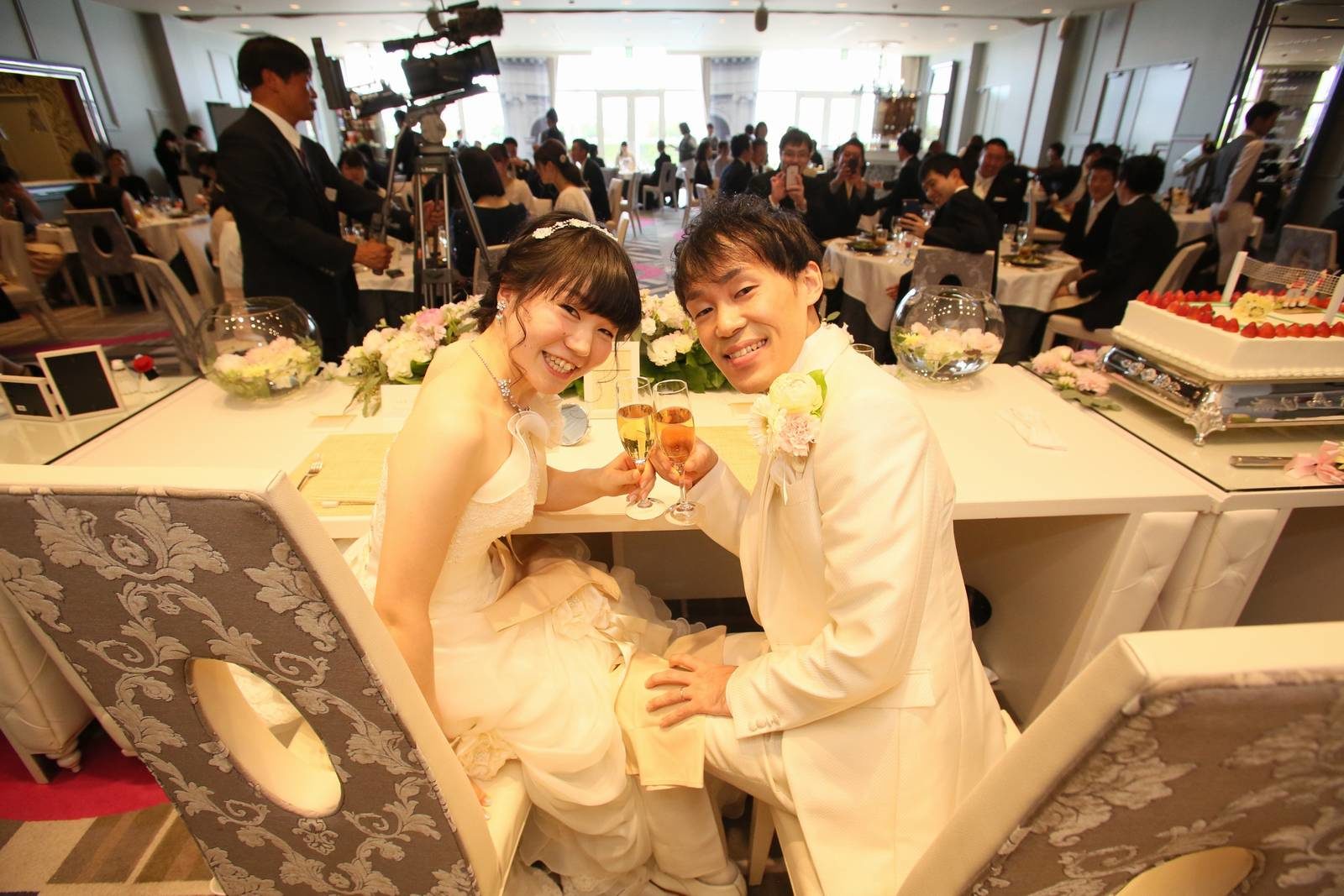 徳島市の結婚式場ブランアンジュで新婦新婦様のメインテーブルからの貴重なショット