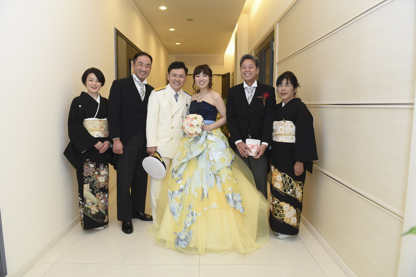徳島市の結婚式場ブランアンジュで無事おひらきを迎えられた新郎新婦様と両家ご両親様