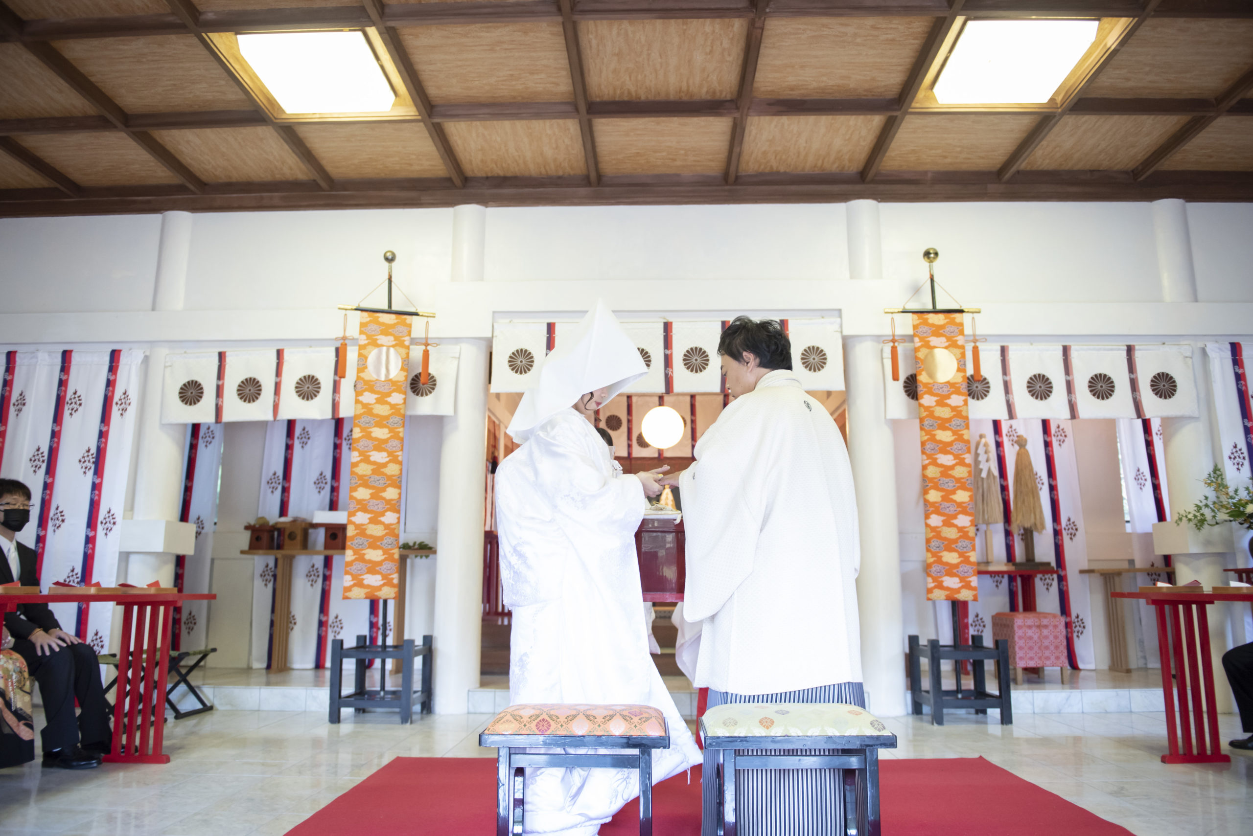 徳島市の結婚式場ブランアンジュで披露宴を行う前に挙式をした忌部神社で指輪交換